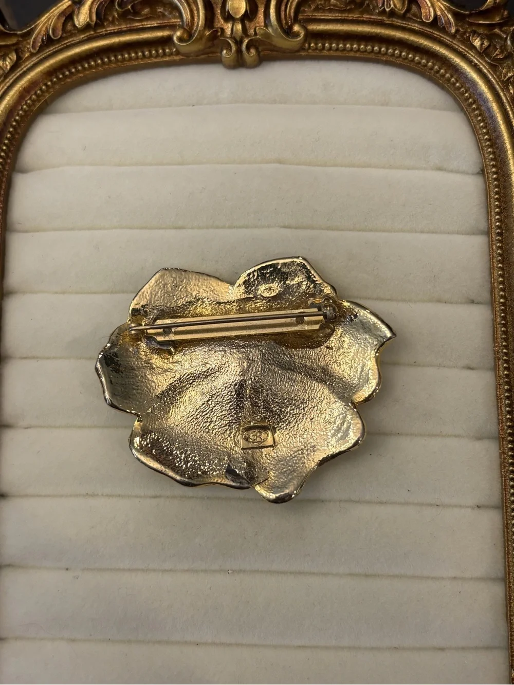 VTG Flower Brooch‎ Glitter Rhinestones Gold Tone Floral Spring Nature Tropical